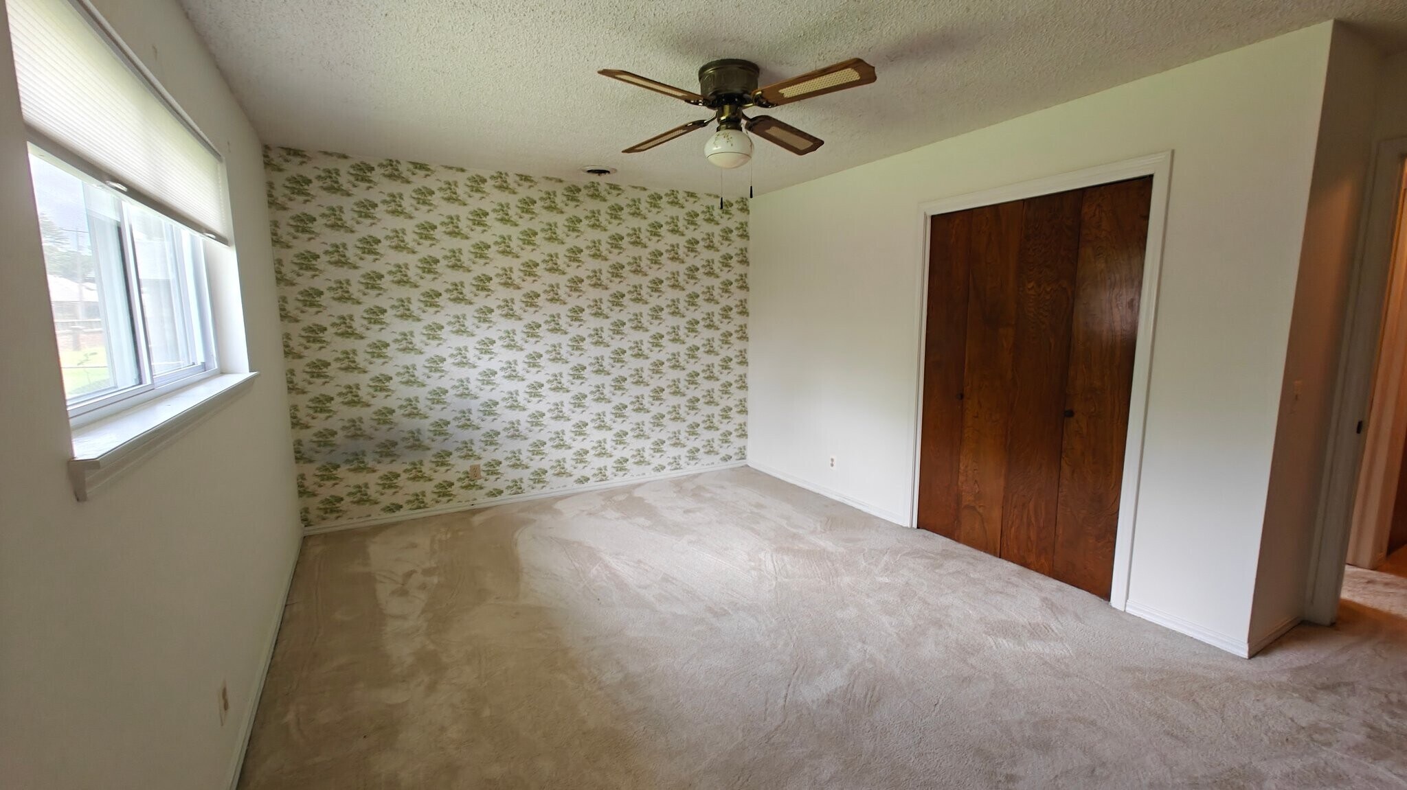 Building Photo - 1738 Ridgeview Dr