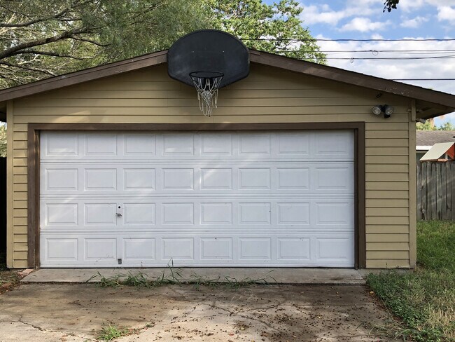 Building Photo - RENTAL LISTING!