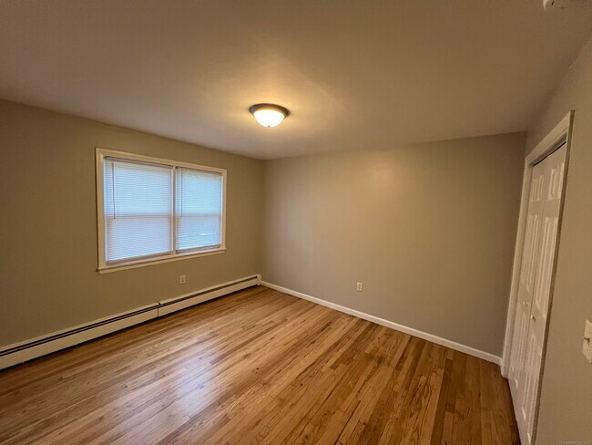Building Photo - 36 Oak Ridge Dr