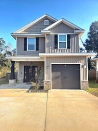 Building Photo - Splendid 3 Bed/2.5 Bath Home