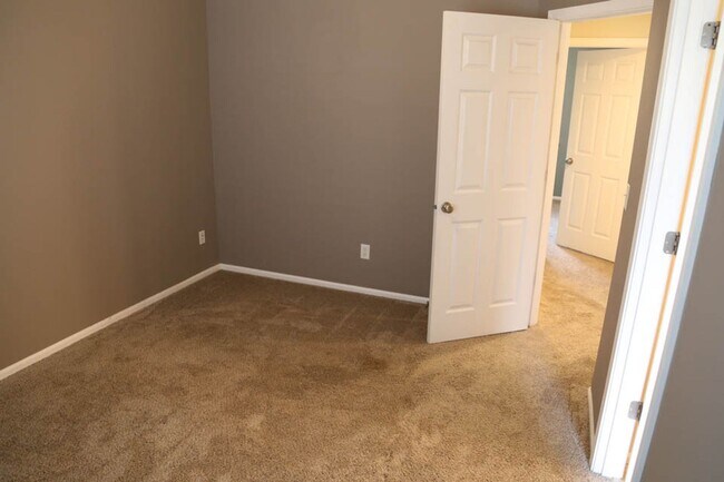 Building Photo - Single Level 4 bed 2 bath home