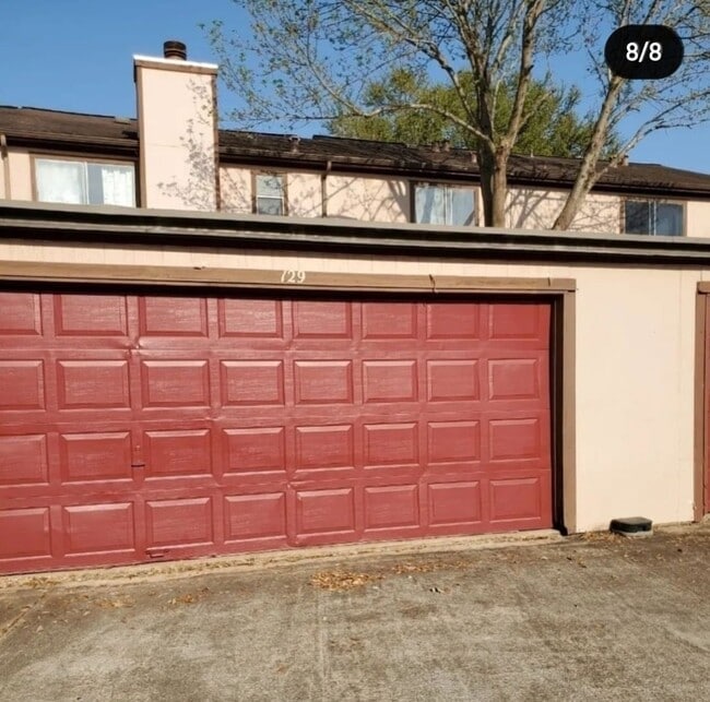Building Photo - 12300-12300 Brookglade Cir