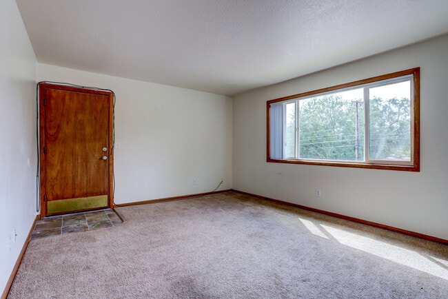 Building Photo - Perfect 2 Bedroom 1 Bath in the heart of T...