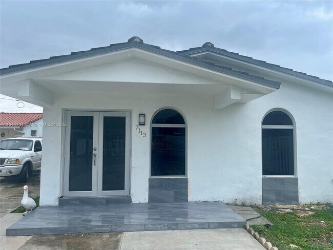 Primary Photo - 7113 SW 21st St