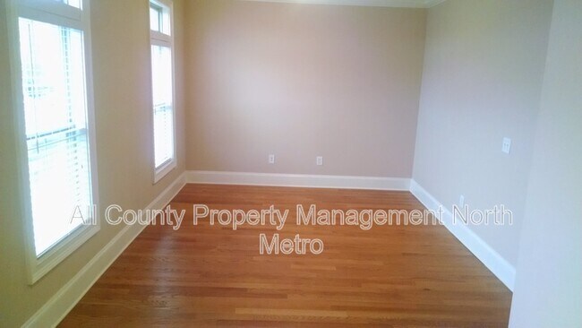 Building Photo - 6465 Chariot St