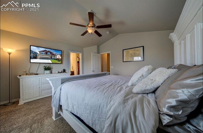 Building Photo - 6673 Galpin Dr