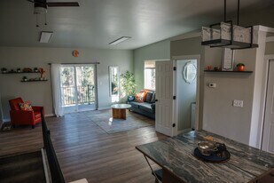 Building Photo - 128 Saddle Loop