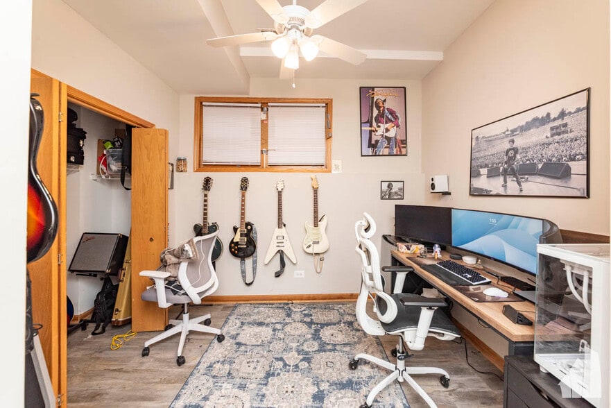 Building Photo - 1401 N Artesian Ave