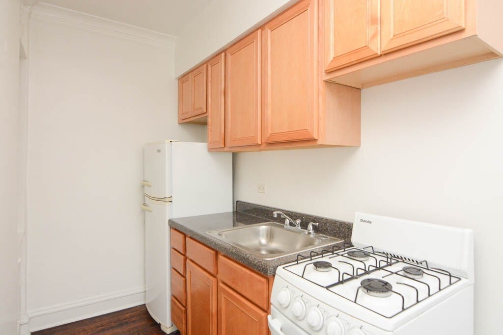 Building Photo - 4646 N Paulina St