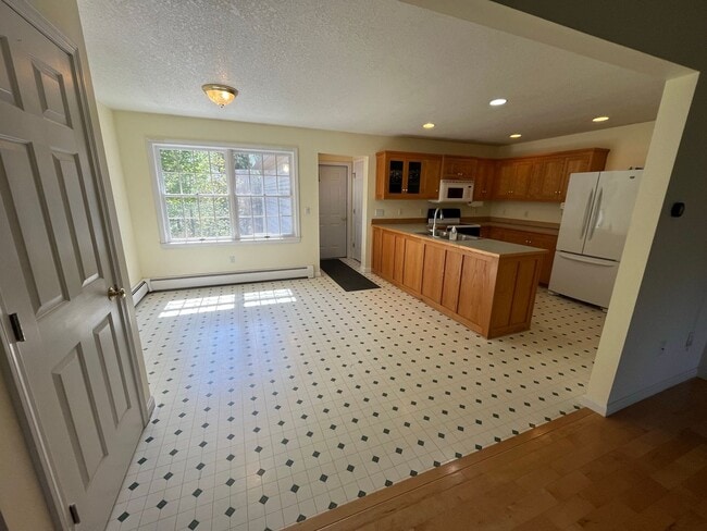 Primary Photo - Beautiful 3 Bedroom House to rent @ Neck R...