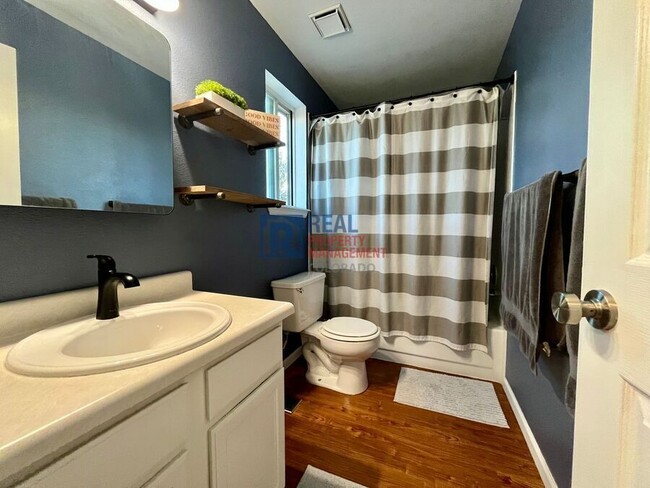 Building Photo - 940 W 133rd Cir