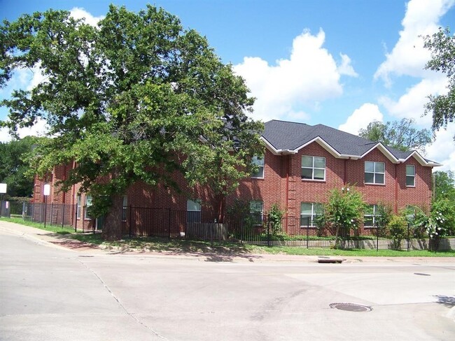 Primary Photo - 317 Cherry St
