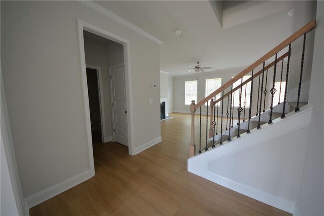 Building Photo - 547 Hellen Vly Dr