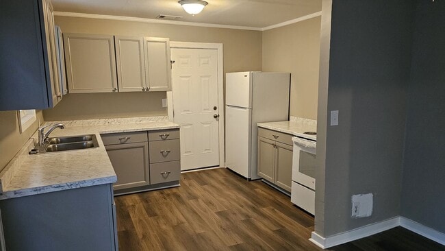 Building Photo - Adorable 3 bedroom, 2 bath home for lease.