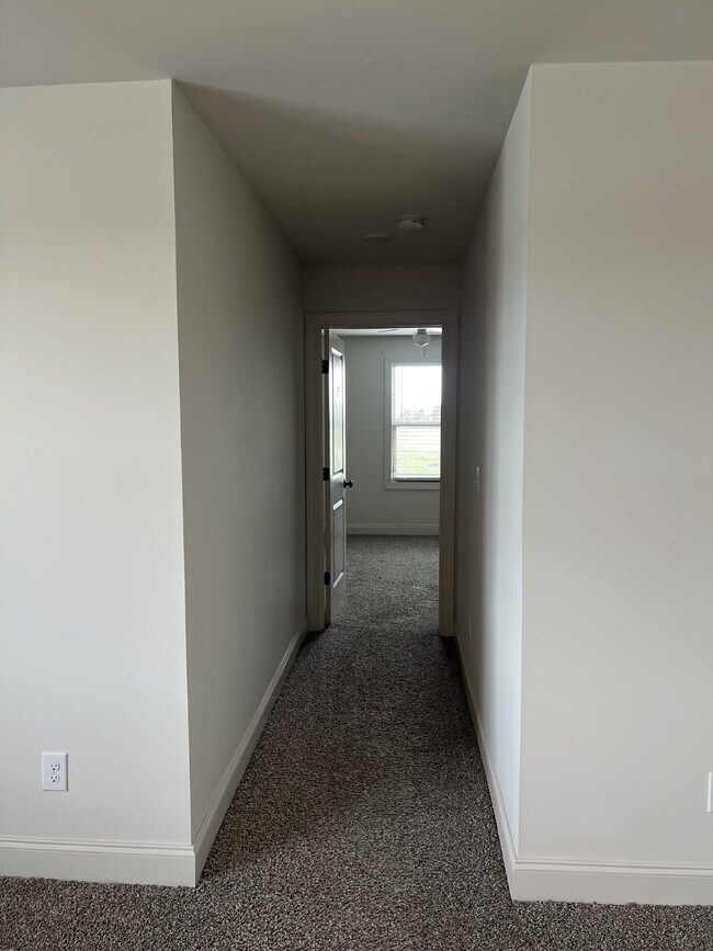 Building Photo - "Spacious 4-Bedroom Retreat with 3.5 Baths in Charming Mt. Juliet!"