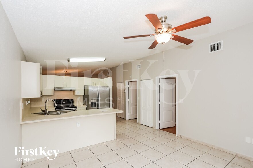 Building Photo - 15565 SW 138th Ave