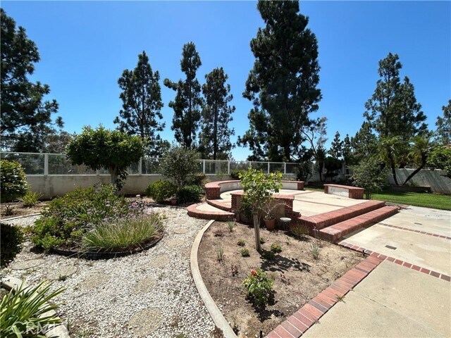 Building Photo - 8132 E Hillsdale Dr
