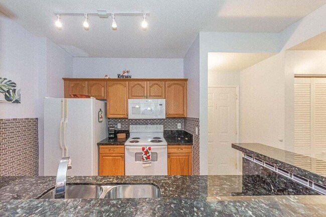 Building Photo - 630 S Sapodilla Ave