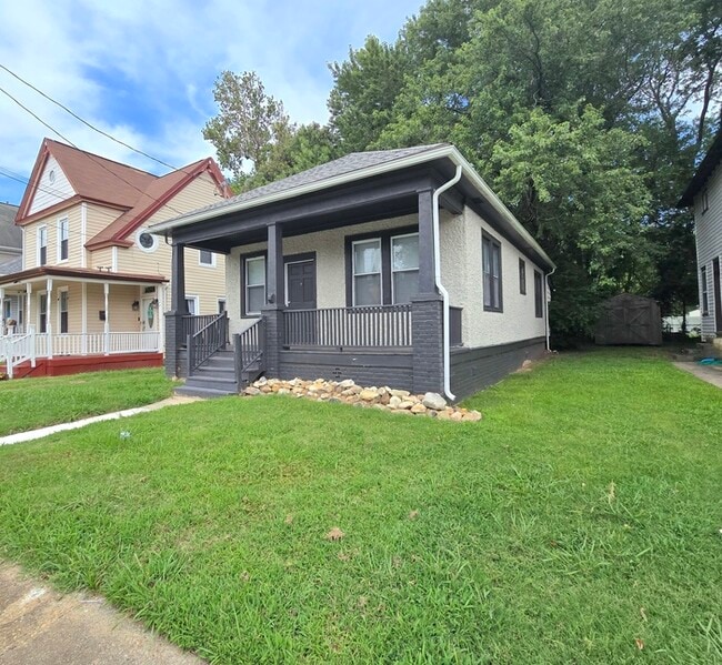 Primary Photo - RENOVATED 3 BEDROOM HOME FOR RENT IN OAKWO...