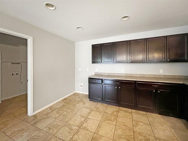 Building Photo - 2107 Outpost Dr