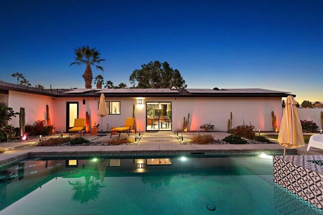 Building Photo - 565 W Yorba Rd