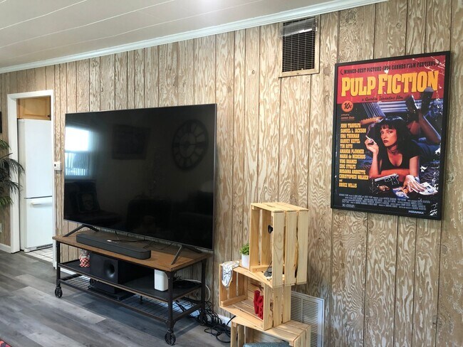 Building Photo - Great Family Home! 3 Bedroom/1 Bath Home o...