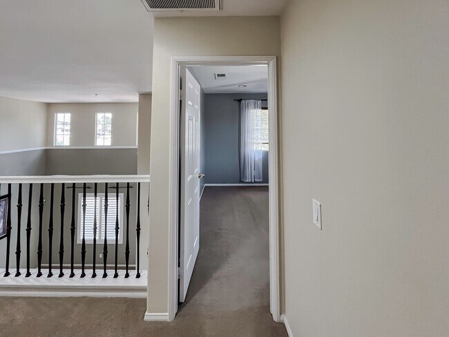 Building Photo - MUST SEE! Beautiful 3 bedroom + Loft + Office Space (or convert to 4th bedroom) + Large Backyard ...