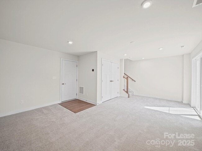 Building Photo - 9922 Oaklawn Blvd NW
