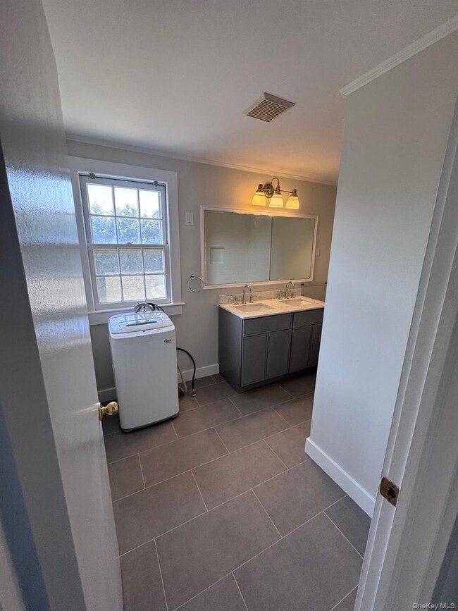 Building Photo - 323 Mill Rd