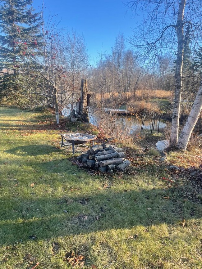 Building Photo - Peaceful Lake life living in this cute uni...