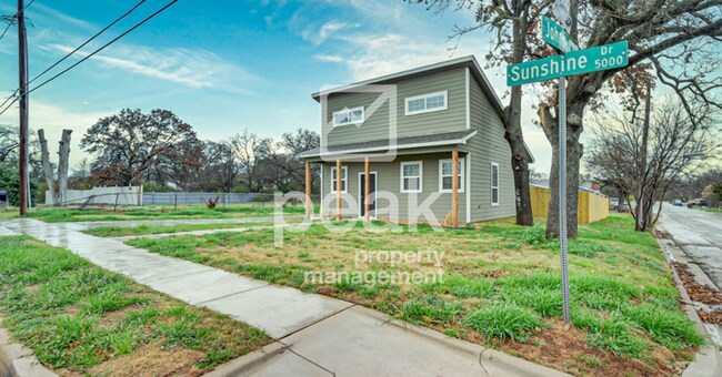 Building Photo - $1515! Beautiful Corner lot home in Fort Worth! Available NOW!