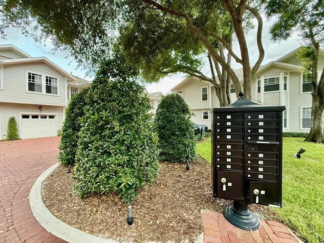 Building Photo - 2920 W El Prado Blvd