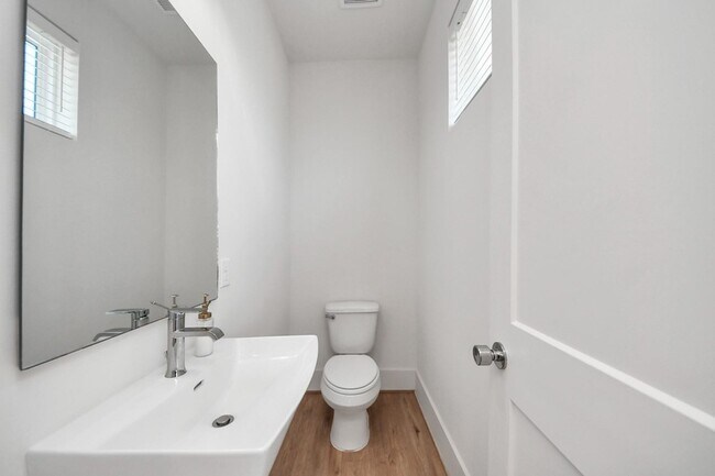 Building Photo - 1047 Glenn Ave