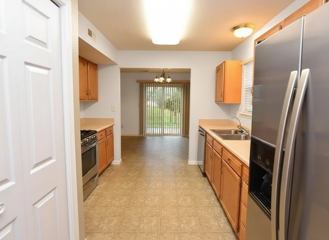 Building Photo - 2307 Middle View Dr