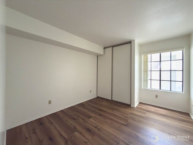 Building Photo - Spacious 2 Bedroom Condo in Camarillo!