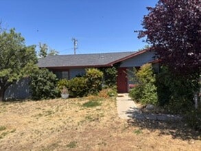 Building Photo - Cozy 3 Bedroom House for Rent (Available 6.10.26)