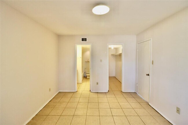 Building Photo - 9220 Bellwood Ln