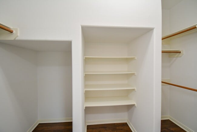 Building Photo - 6003 Hickory Hollow Dr