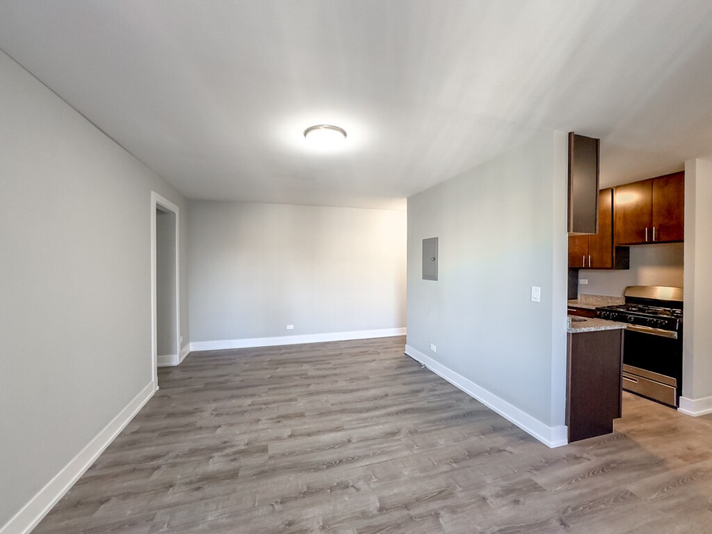 Building Photo - 447 W Surf St