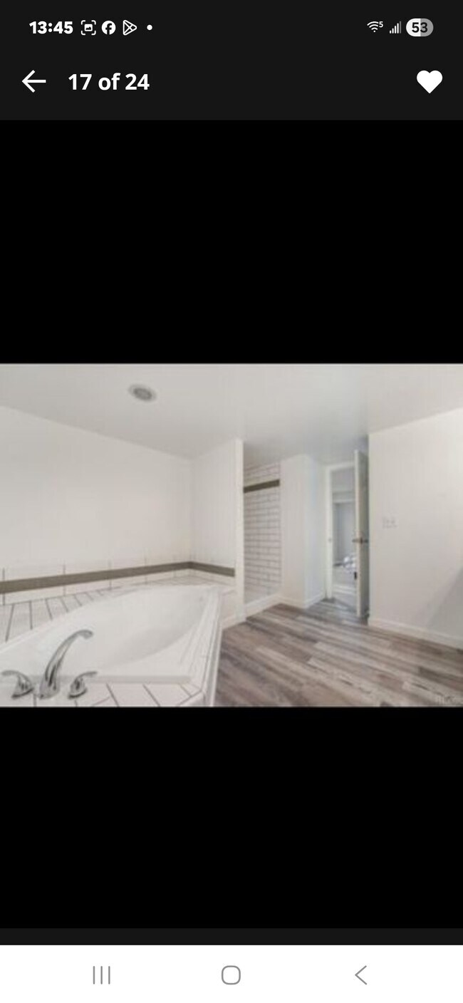 Building Photo - 12093 W Cross Dr