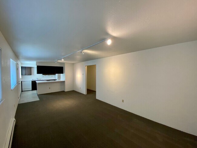 Building Photo - BF1211