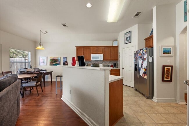 Building Photo - 1002 Castile Rd