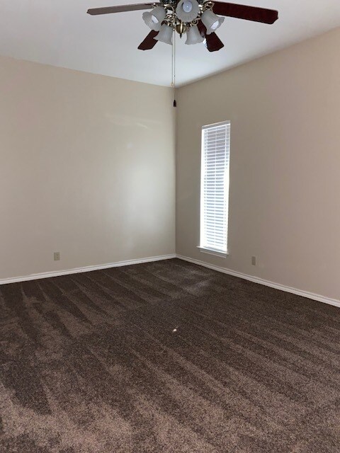 Building Photo - 721 W Dengar Ave