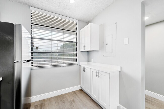 Building Photo - 3636 Whitehall Dr