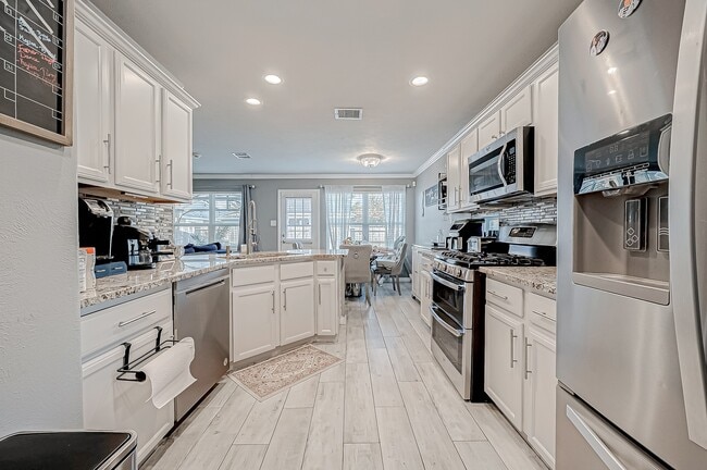 Building Photo - 17923 Cypress Side Dr