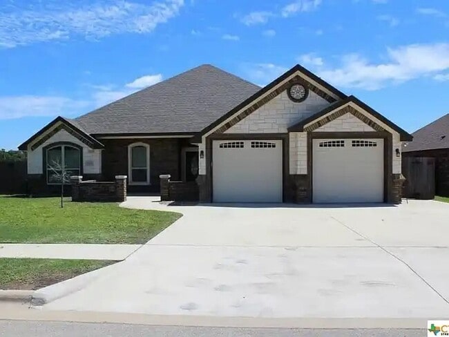 Primary Photo - Beautiful Executive Home in Harker Heights...