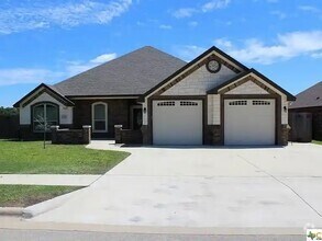 Building Photo - Beautiful Executive Home in Harker Heights...