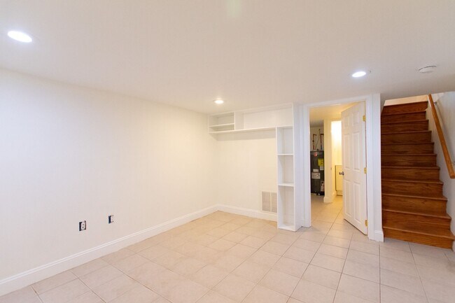 Building Photo - Excellent South Philadelphia Row Home
