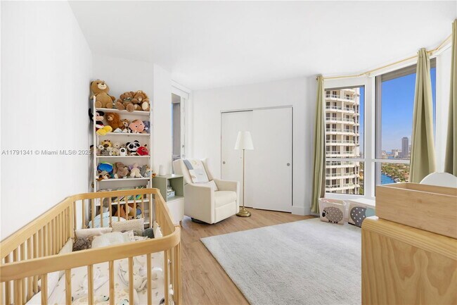 Building Photo - 21055 Yacht Club Dr