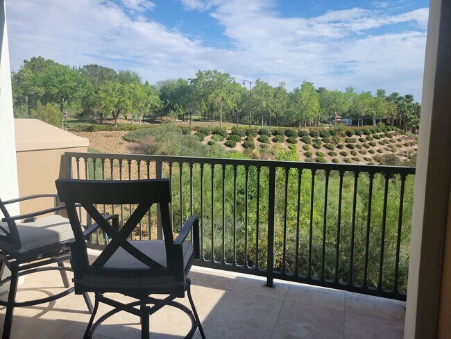 Building Photo - Stunning studio in Lake Las Vegas